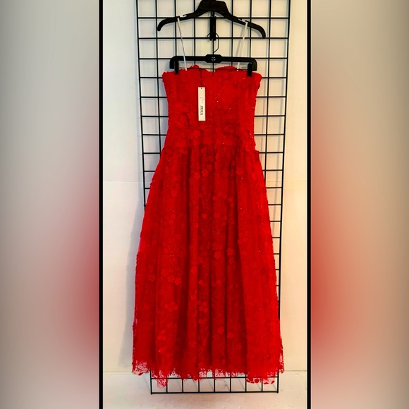 Monique Lhuillier Embroided Strapless Gown - Picture 13 of 14